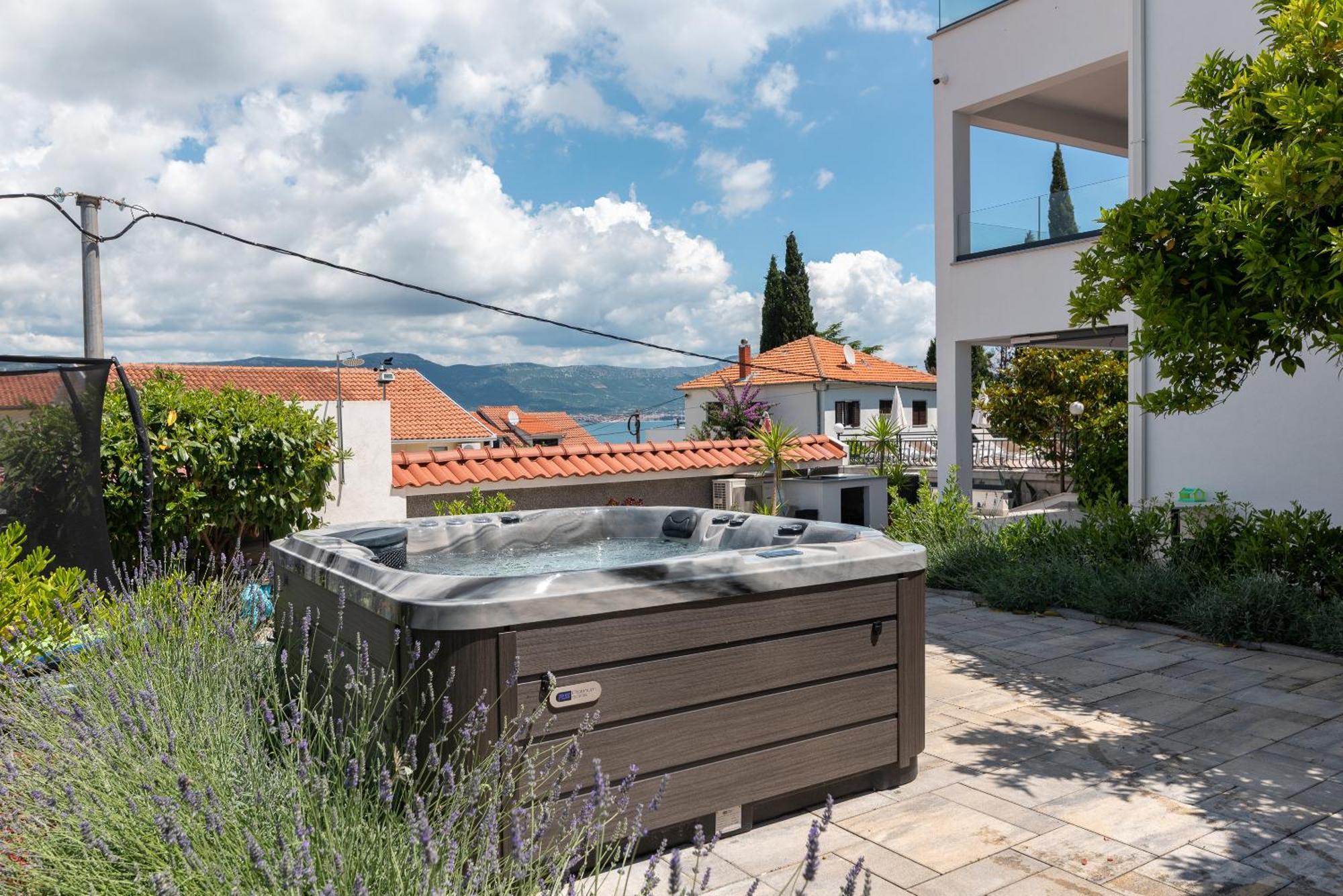 Maca Apartments & Suites Trogir Exterior foto